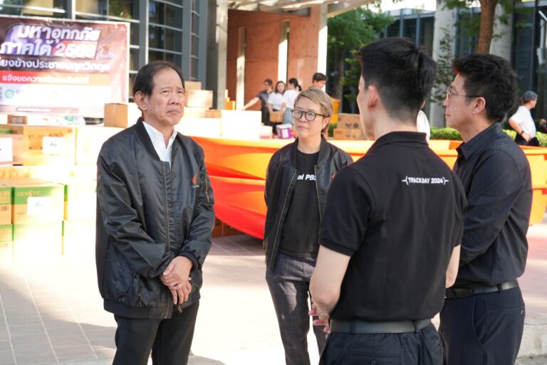 ประมวลภาพวันที่ 3 ไทยพีบีเอส สื่อกลางส่งต่อสิ่งของบริจาคไปช่วยเหลือผู้ประสบอุทกภัยในภาคใต้