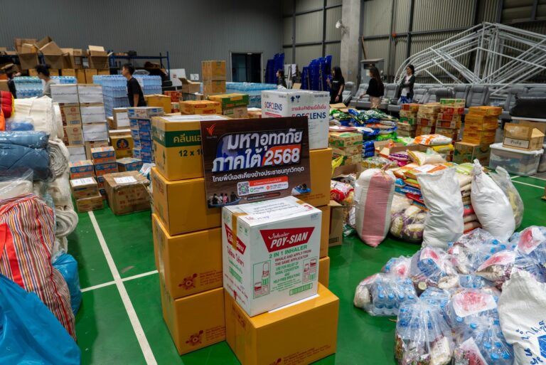 ประมาลภาพบรรยากาศ พลังจิตอาสาเจ้าหน้าที่ไทยพีบีเอส ช่วยเหลืออุทกภัย วันที่ 4