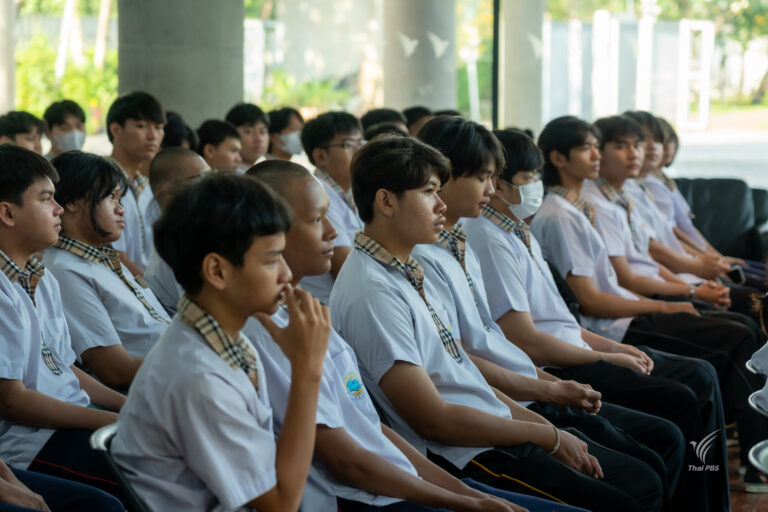 ไทยพีบีเอสเปิดบ้านต้อนรับนักศึกษา ปวช. ดิจิทัลกราฟิก เรียนรู้เบื้องหลังการผลิตรายการ พร้อมชวนโหลดสติกเกอร์ไลน์ฟรี