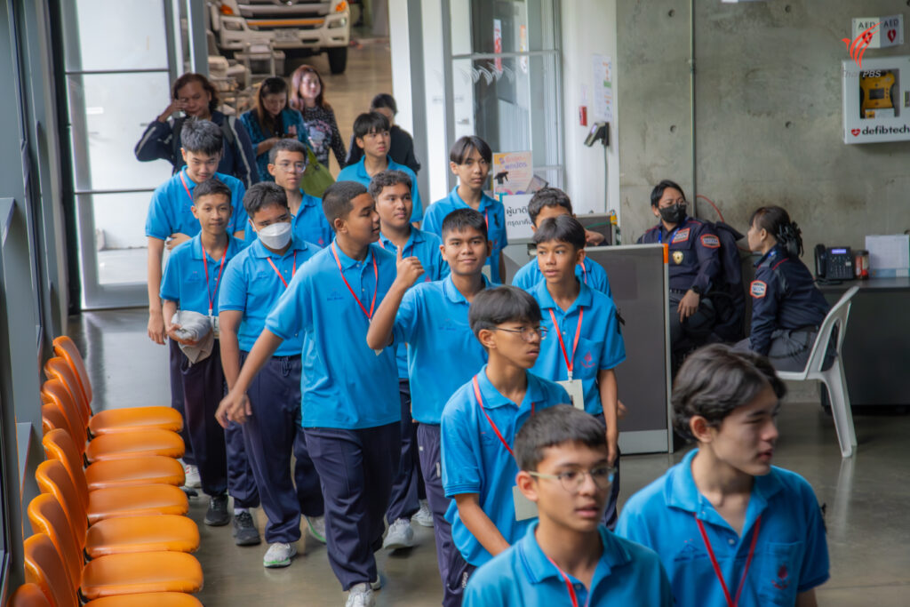 เยาวชนหาดใหญ่วิทยาลัยเยี่ยมชมไทยพีบีเอส เรียนรู้การทำงานสื่อสาธารณะจากประสบการณ์จริง