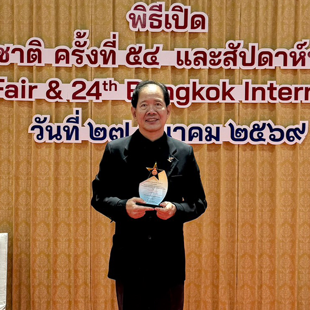 “วันชัย” ผอ.ไทยพีบีเอส เข้ารับพระราชทานรางวัลหนังสือดีเด่น ผลงาน “The Lost Human หนทางรอดก่อนยุคสูญพันธุ์”