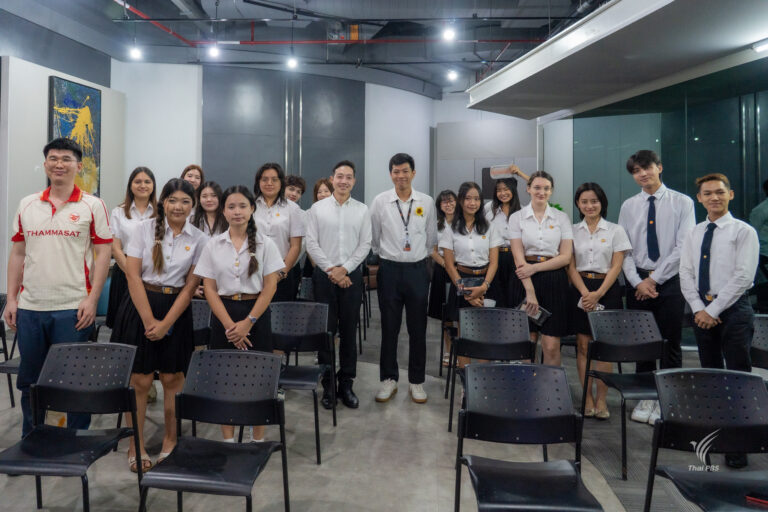 นักศึกษาธรรมศาสตร์ดูงานไทยพีบีเอส เรียนรู้การผลิตสื่อดิจิทัลและพอดแคสต์จากมืออาชีพ