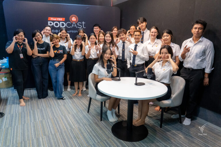 นักศึกษาธรรมศาสตร์ดูงานไทยพีบีเอส เรียนรู้การผลิตสื่อดิจิทัลและพอดแคสต์จากมืออาชีพ