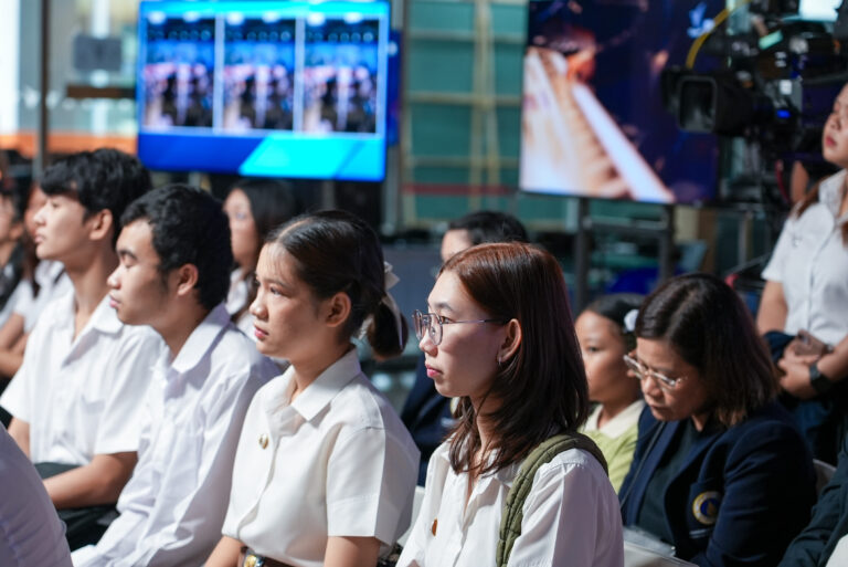 คณะศิลปศาสตร์ มหาวิทยาลัยมหิดล ดูงานสื่อมวลชนมืออาชีพที่ไทยพีบีเอส