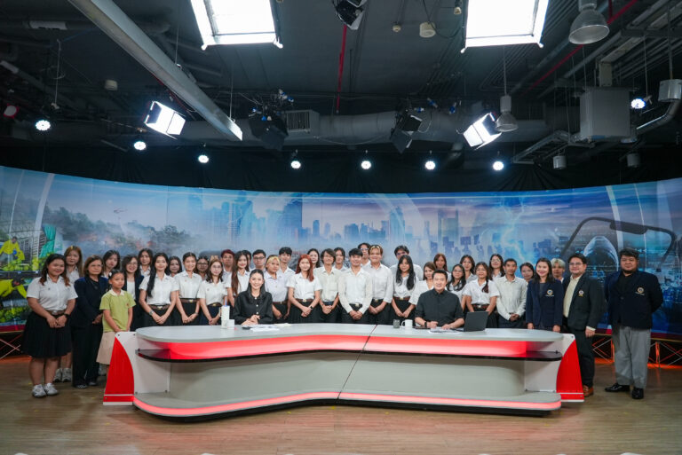 คณะศิลปศาสตร์ มหาวิทยาลัยมหิดล ดูงานสื่อมวลชนมืออาชีพที่ไทยพีบีเอส