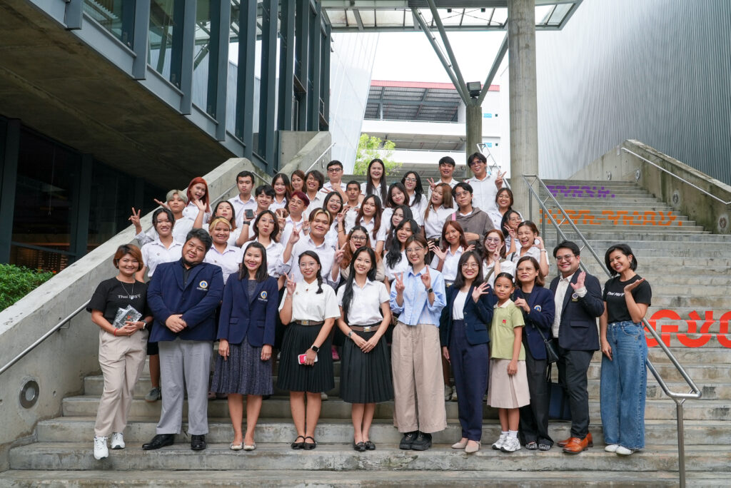 คณะศิลปศาสตร์ มหาวิทยาลัยมหิดล ดูงานสื่อมวลชนมืออาชีพที่ไทยพีบีเอส
